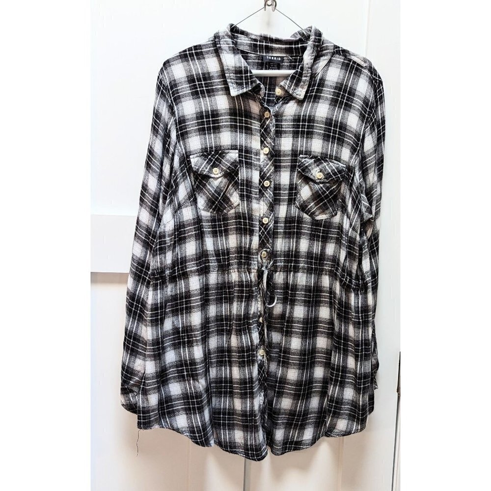 Torrid Plaid Button Down Tunic Top with Adjustment String Size 2 18/20 2…